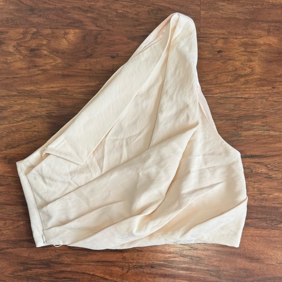 The Sei Asymmetrical Pleat Top Cream One Shoulder NWT Size 6 Designer Blouse - Picture 2 of 10